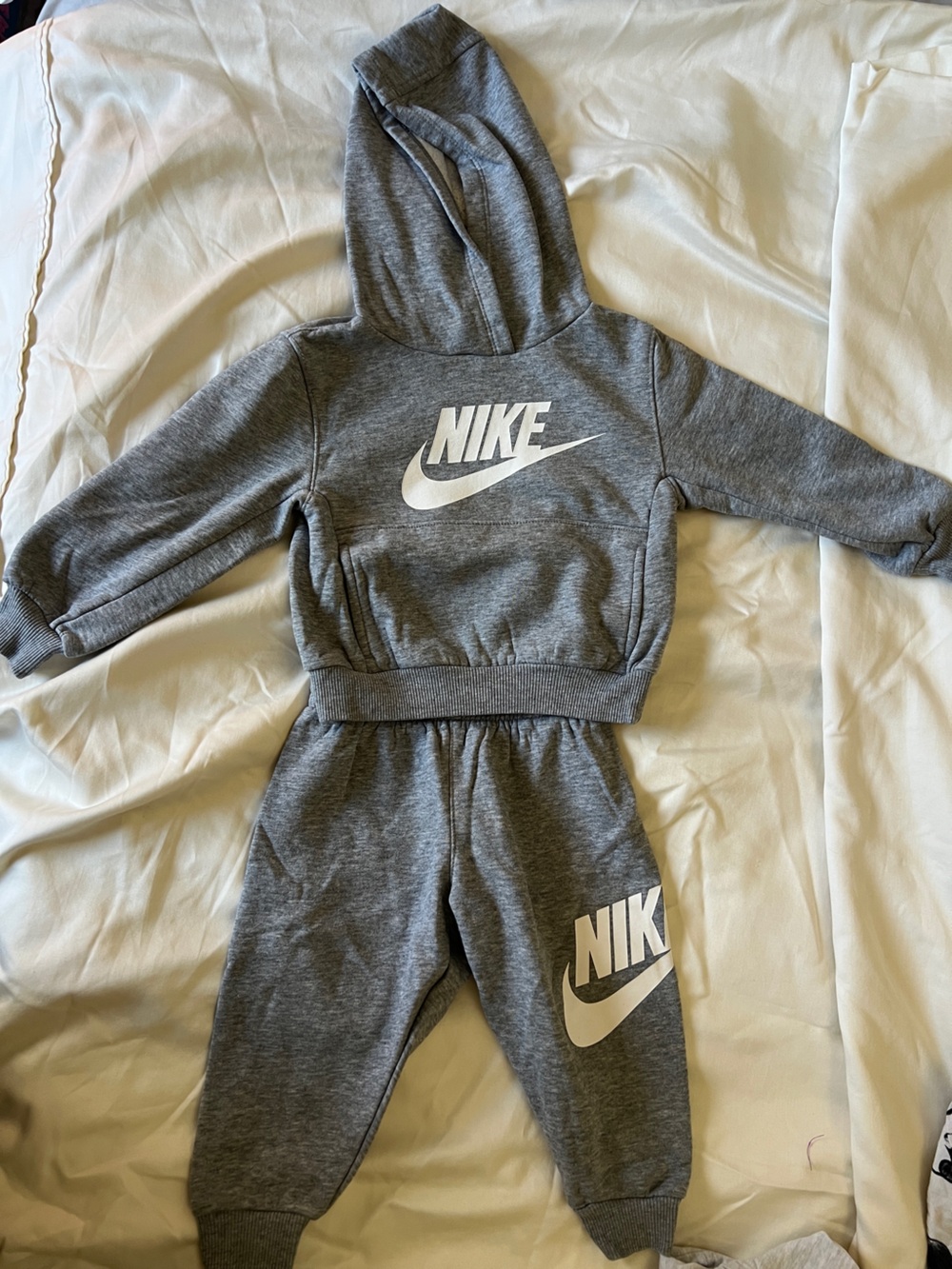 Nike 2T Kids Gray Sweatpants & Joggers with White Logo